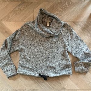 RD Style Heather Gray Cropped Pullover size Med